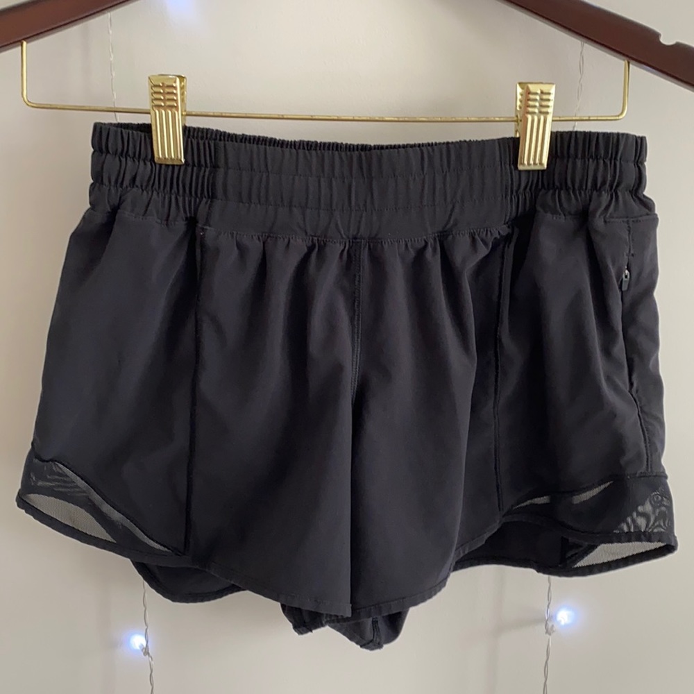 Lululemon Track That mid-rise short 2.5”